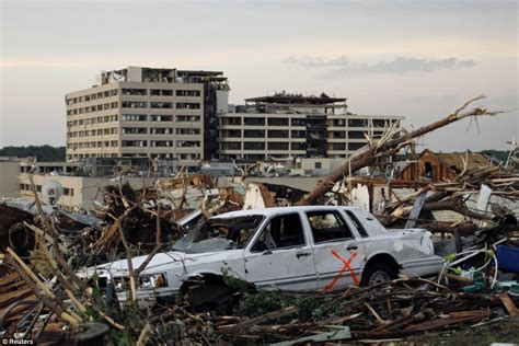 Joplin Mo Tornado Before And After Photos That Show The Complete Devastation Daily Mail Online